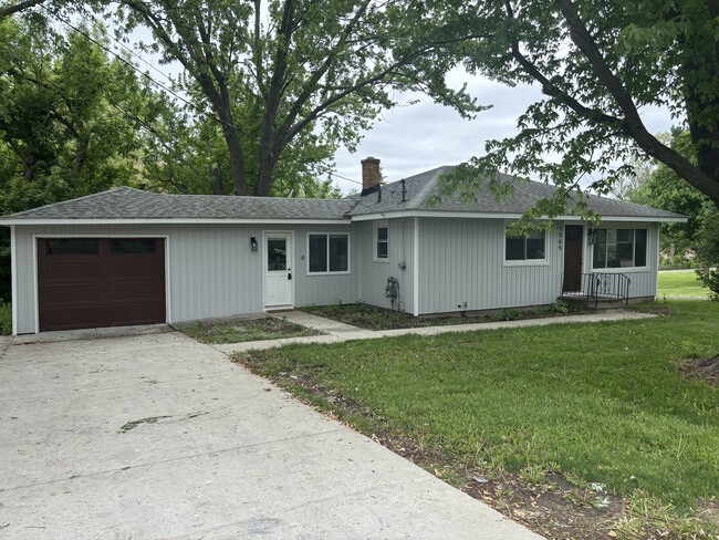 Building Photo - 1565 Spaulding Ave SE