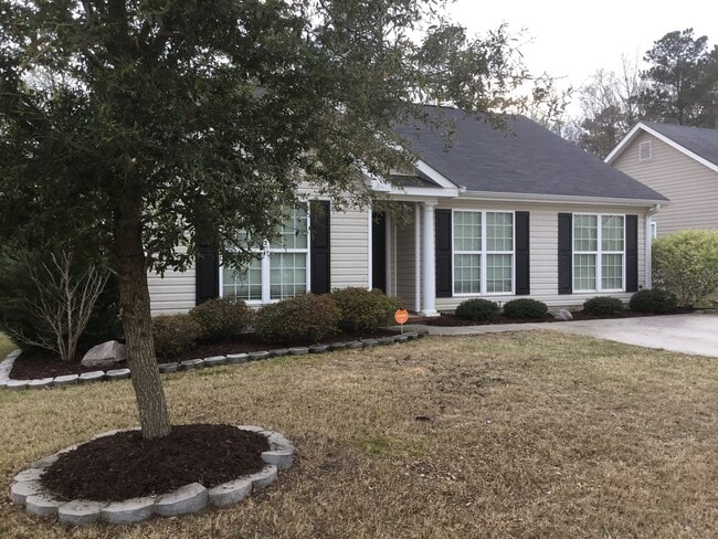 Building Photo - Private Back Yard - Walking Distance to Columbia Middle School & Grovetown High