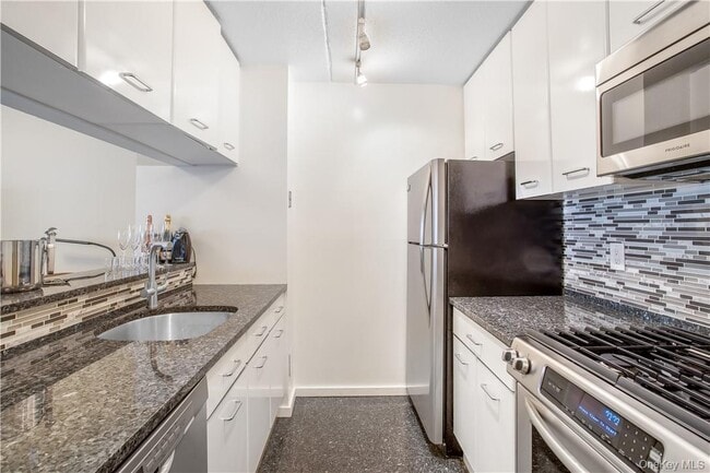 Photo - 4 Martine Ave Unit 809