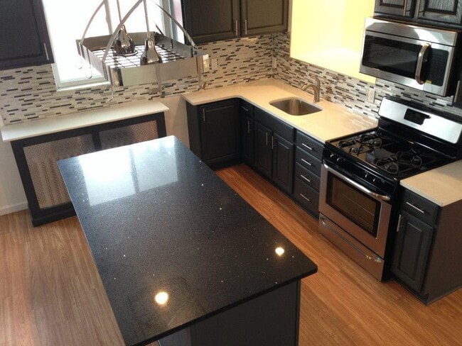 Photo - Luxurious 2 Bedroom on a dead end street o...