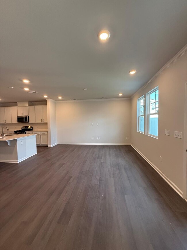 Photo - 5871 Woodlawn Dr