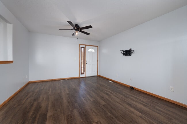 Living Room - 5147 Kacena Ave Unidad 5147 Kacena Avenue