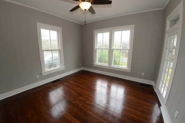 Photo - 412 W Day St