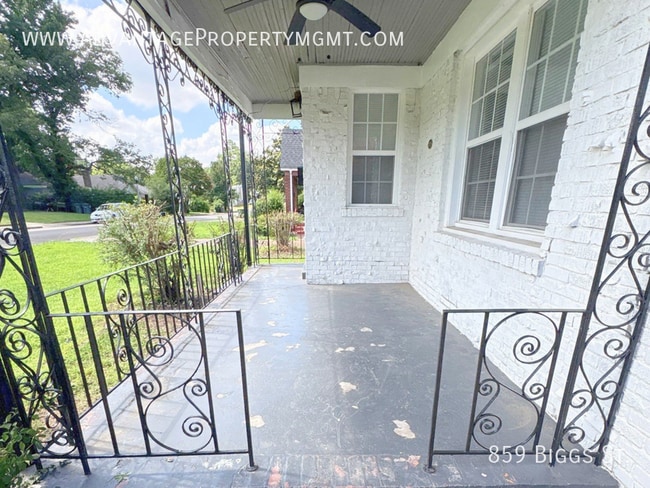 Photo - 859 Biggs St
