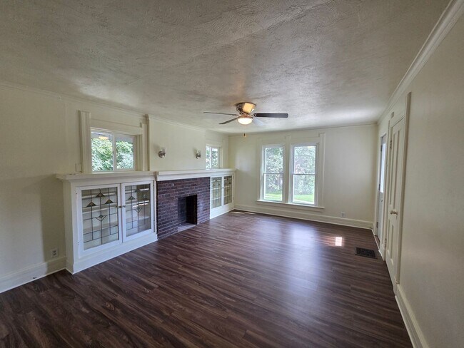 903-903 E Milwaukee St Unit 901 - Upper