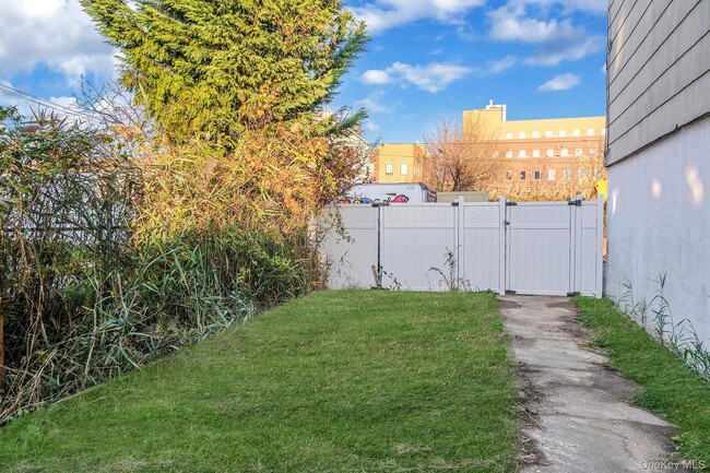 Photo - 224 Amber St