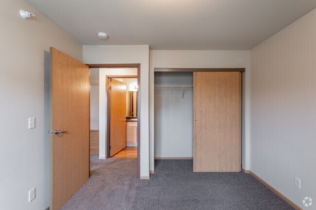 2BR, 1BA – 961SF