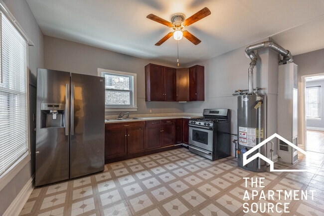 Photo - 5128 W Henderson St Unidad 2