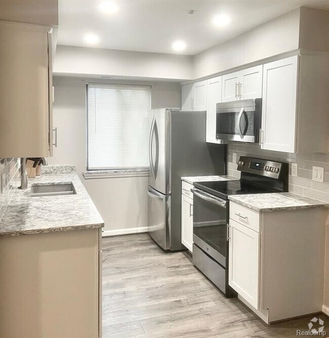 Building Photo - 270 E Thirteen Mile Rd Unit 34 Rental