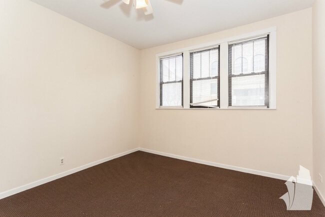 Photo - 2254 N Southport Ave Unit 2
