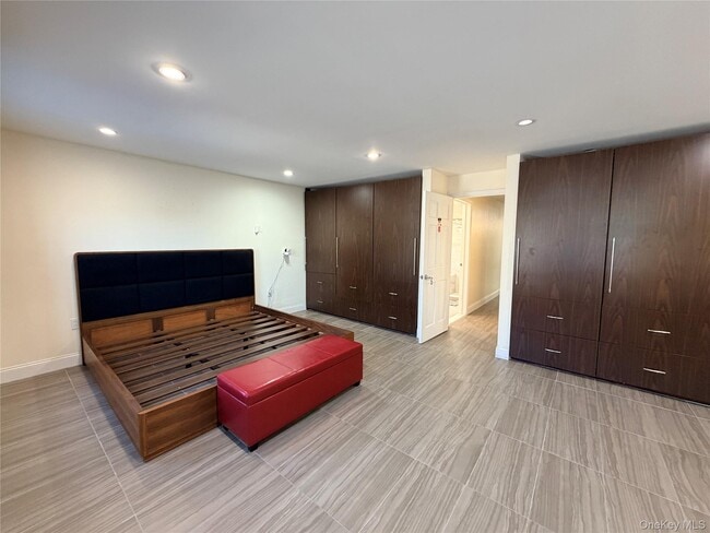Building Photo - 33-21 Farrington St Unit 2nd FL