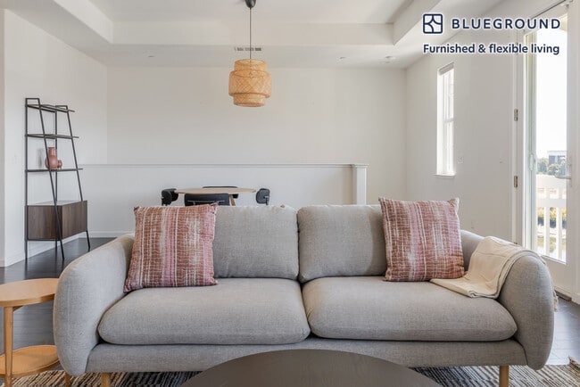 Photo - 640 Turnbuckle Dr