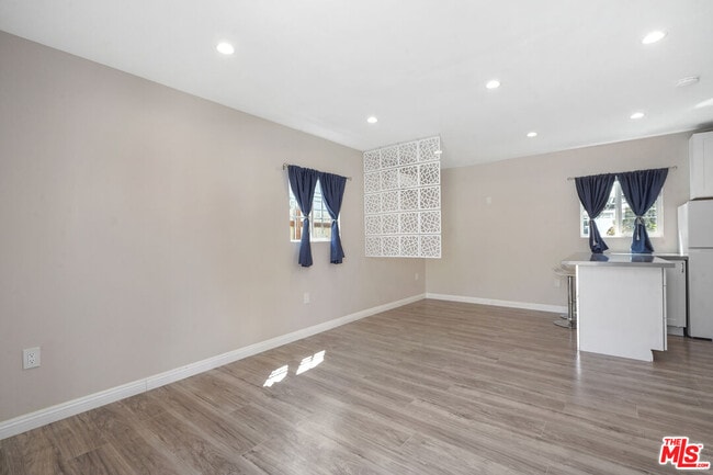 Photo - 22012 Covello St