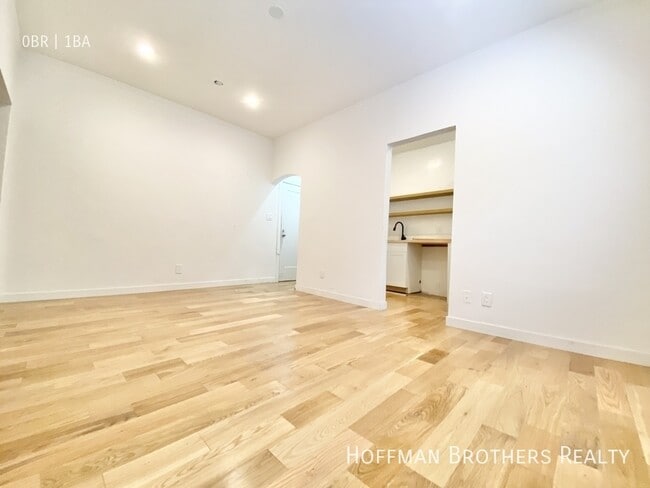 Photo - 1001 Hyperion Ave Unidad 107