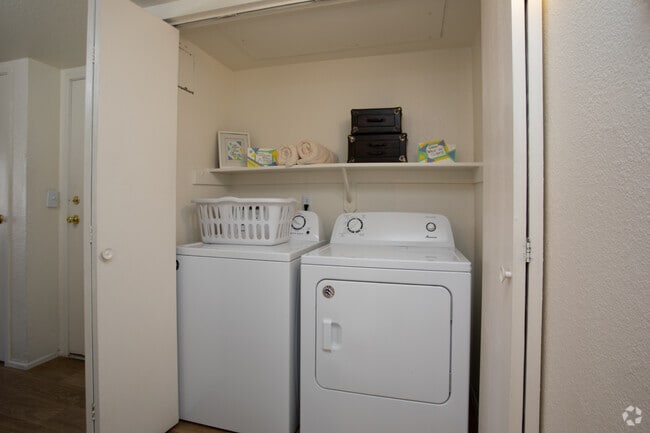 2BR, 2BA - 1,003 SF