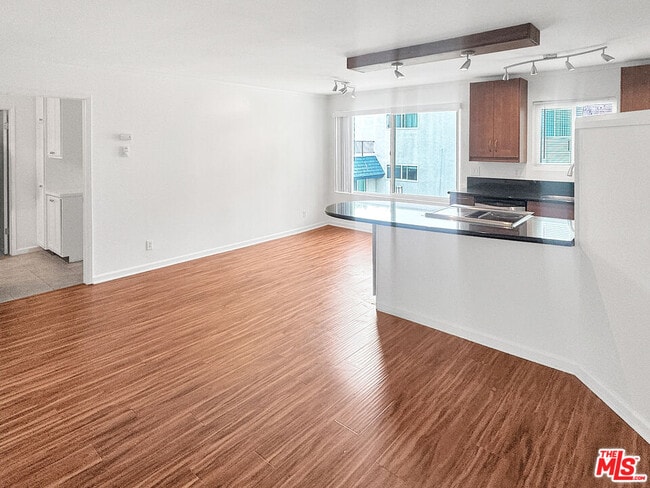 Photo - 972 Larrabee St Unidad 221