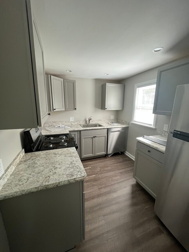 Photo - 24730 Lake Shore Blvd Unit Upstairs