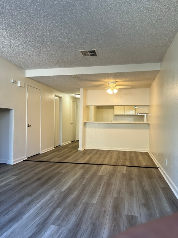 Photo - 43711 Challenger Way