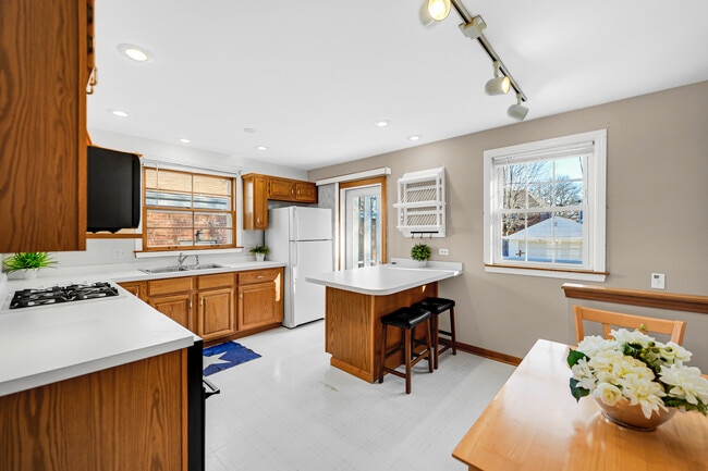 Photo - 413 S Gilbert Ave
