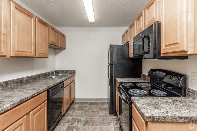 2BR, 1BA - 801 SF