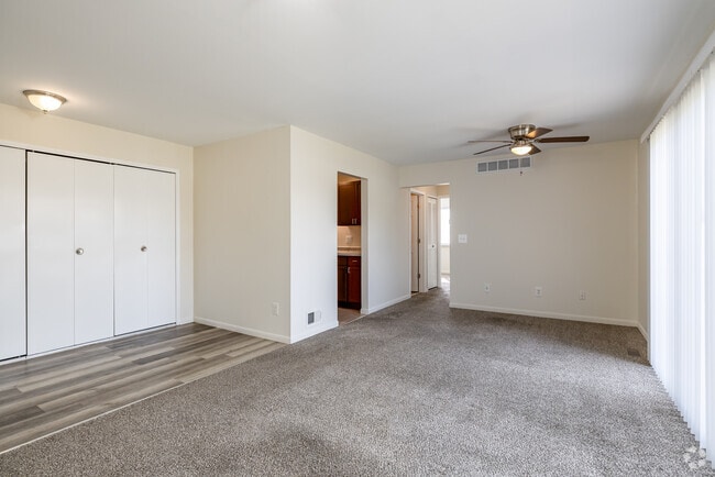 2BR, 1BA - 900SF - Type B Upgraded - Living Room