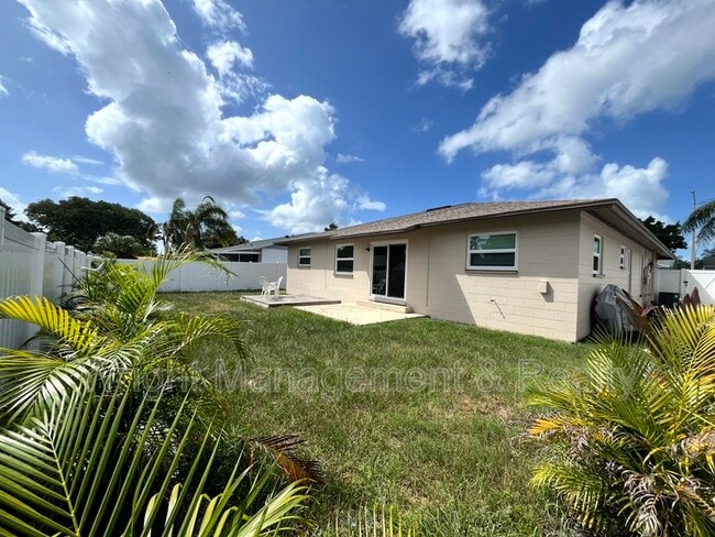 Photo - 1403 Stonehaven Way