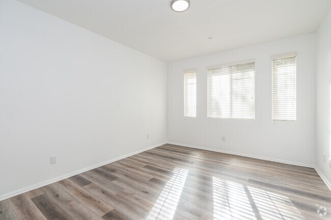3BR, 3BA - 1,239SF - Primary Bedroom