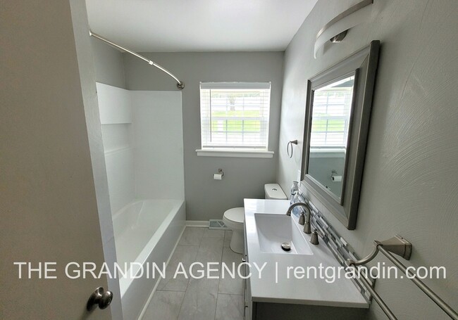 Photo - 3728 Red Fox Dr NW