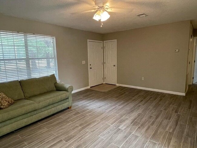 Photo - 487 Woodlawn Rd