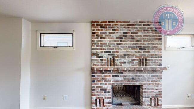 Building Photo - far455 Unit 3