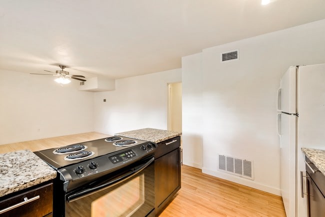 Photo - West 7th Apartments