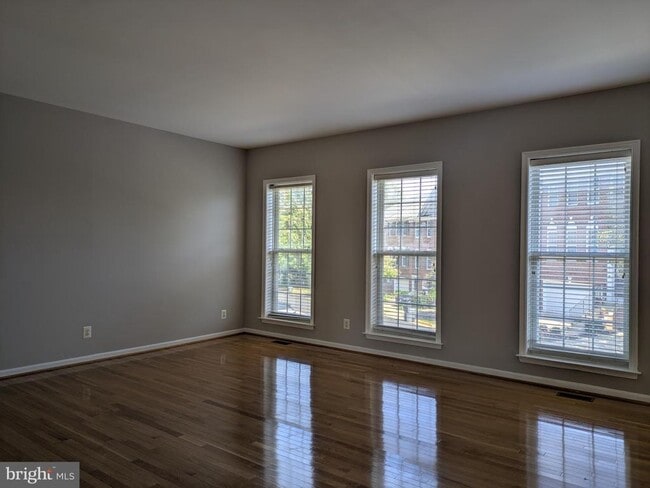 Photo - 4016 Timber Oak Trl
