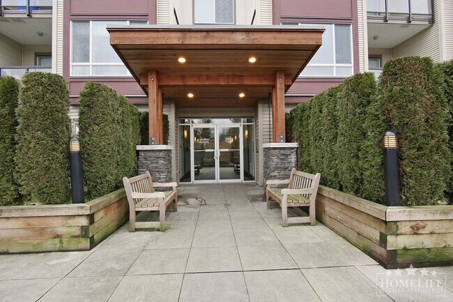 Photo - Top Floor 1 Bed 1 Bath + Den Condo for Rent in Central Abbotsford with 12' Ceilings Unit 412