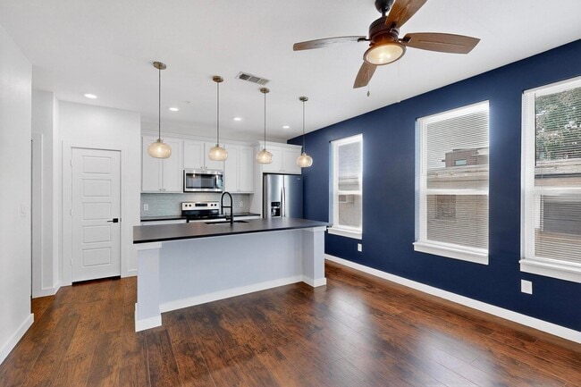 800 S Welch St Unit 106