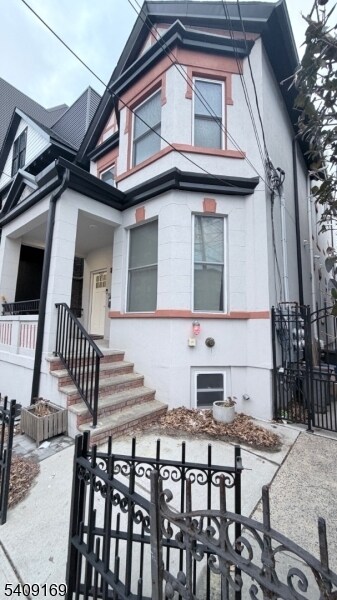 Photo - 549 Palisade Ave