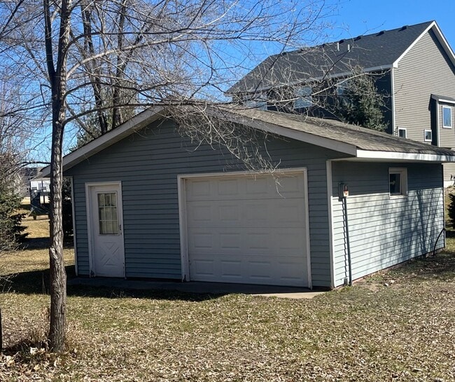 Photo - 4 bedroom 2.5 Bathrooms