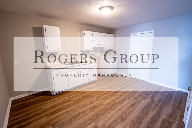 Photo - 322 N Clark St