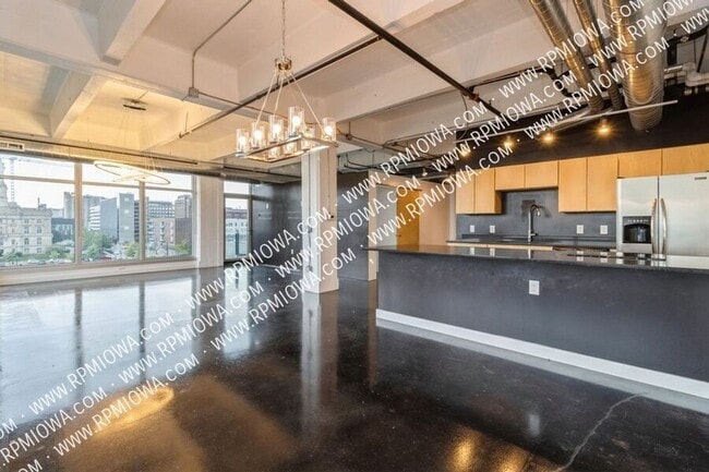 Building Photo - 120 SW 5th St Rental