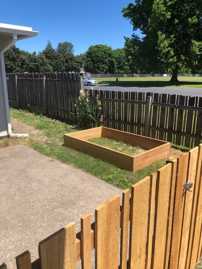 Photo - Updated 2 Bedroom 1 bath duplex in NW Corvallis! Unit 1935Hayes