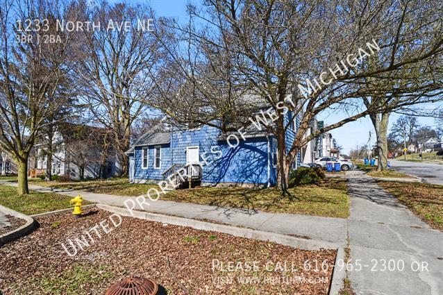 Photo - 1233 North Ave NE