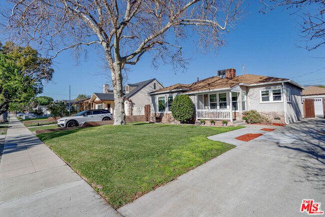 Building Photo - 306 N Lomita St Rental