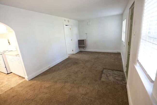 Photo - 112 8th St
