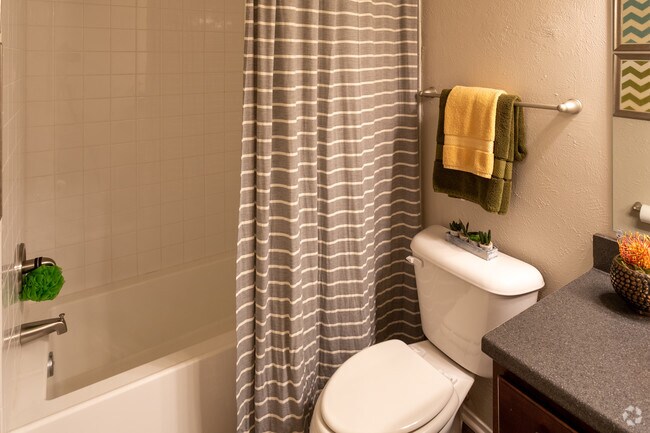 1BR, 1BA 632SF