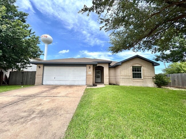 Building Photo - Spacious 4/BR 3/BA One-Level Home with Lar...