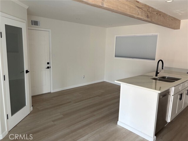 Photo - 327 Naomi St