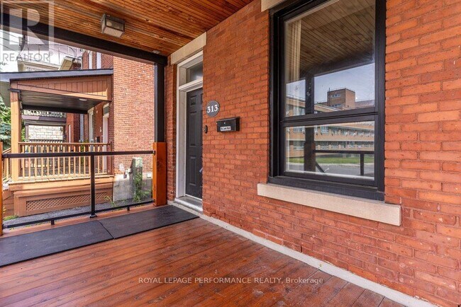 Photo - 313 Lebreton St S