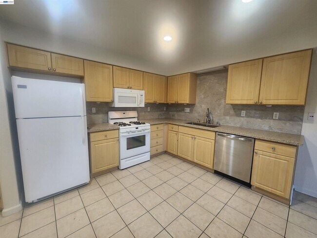 Photo - 252 Lansing Way