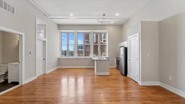 Building Photo - 4635 E Thompson St Rental