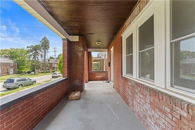 Photo - Spacious 4 Bedroom, 1 Bath Home in Crafton...