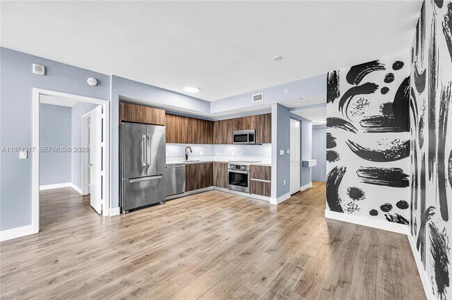 Photo - 488 NE 18th St Unidad 2403